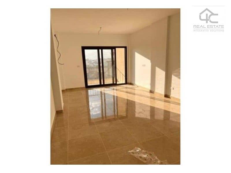 A finished 3-bedroom apartment with a down payment of less than 50% for sale in Fifth Square Compound 2