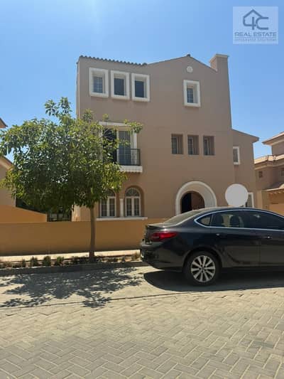 Classic villa for sale, 525 square meters,  Ready to move, 7 bedrooms, 8 bathrooms, terrace, open view, less than the market price, Prime Location