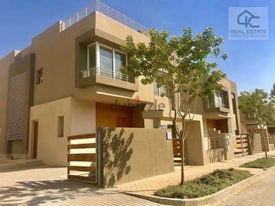 Stand-alone villa for sale, 256 square meters, 4 rooms, 5 bathrooms, view, landscape, distinctive location, at the lowest price in the market