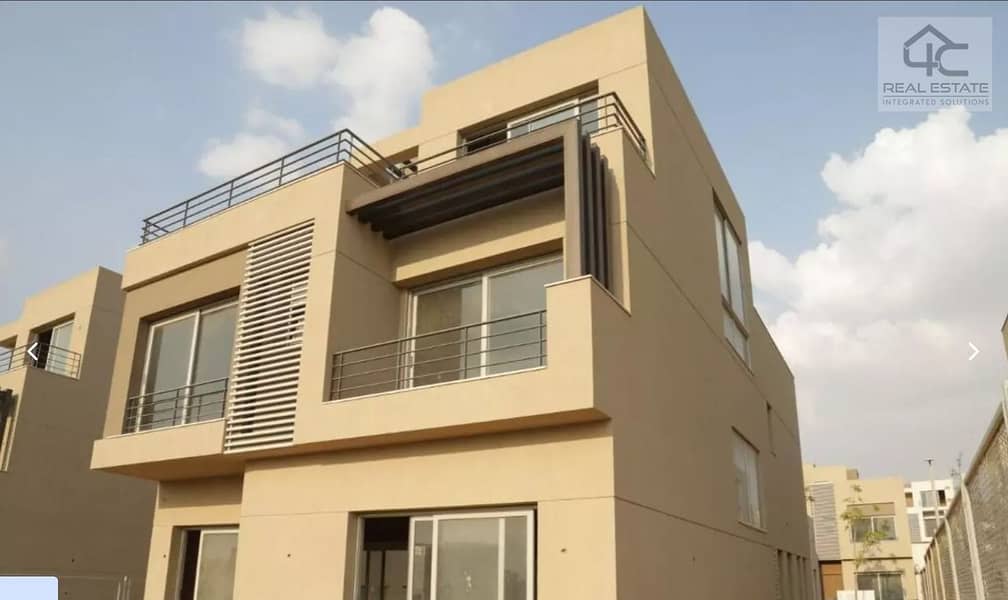 Stand-alone villa for sale, 256 square meters, 4 rooms, 5 bathrooms, view, landscape, distinctive location, at the lowest price in the market 3