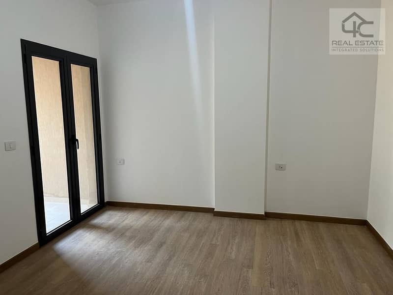 Apartment for sale prime location View landscape in Fifth square - AlMarasem 10