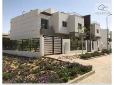 Twin house 305 m for sale ready to move view landscape bahry under market price  in Hyde Park Compound