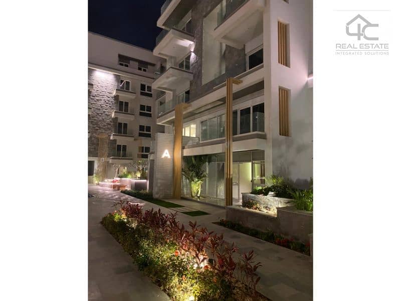 For the first time in Mountain View iCity, a finished apartment with kitchen, dressing room and library, 130 square meters, ready for inspection 0