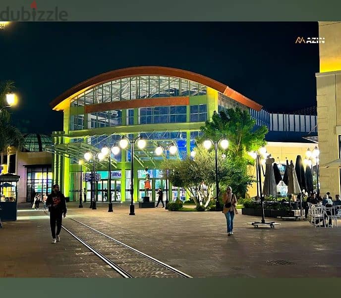 محل دور ارضى للبيع  واجهة مفتوحة امام مدخل المول  Open air mall 2