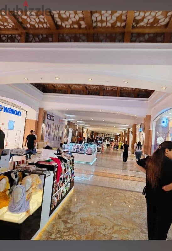 محل دور ارضى للبيع  واجهة مفتوحة امام مدخل المول  Open air mall 3