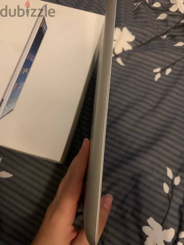 Ipad 2 with original box , ايباد ٢ بحالة ممتازة 1