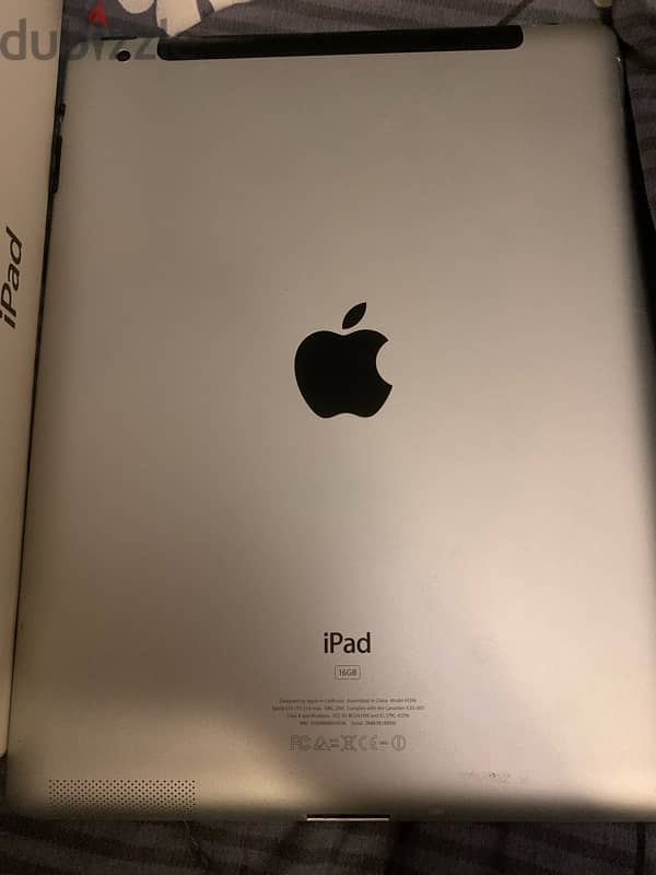 Ipad 2 with original box , ايباد ٢ بحالة ممتازة 2