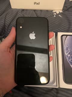 IPhone Xr with box with original charger 0