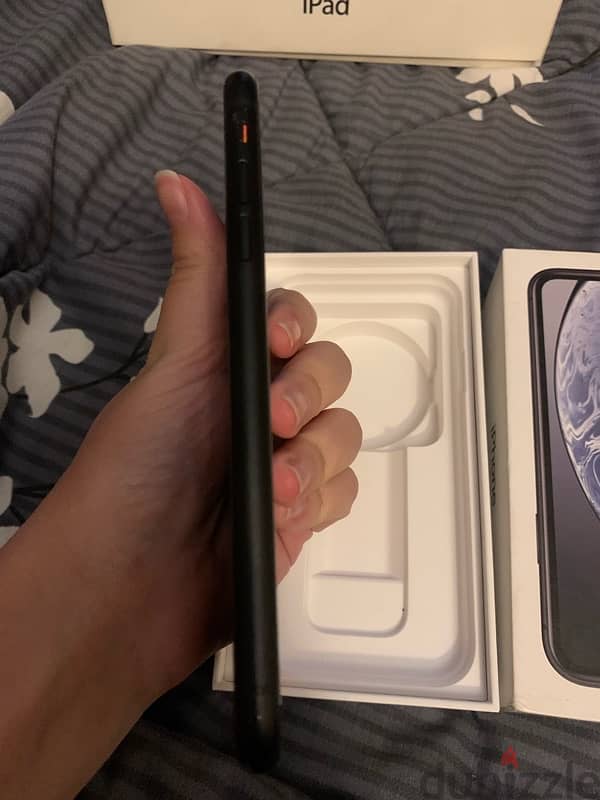 IPhone Xr with box with original charger 2