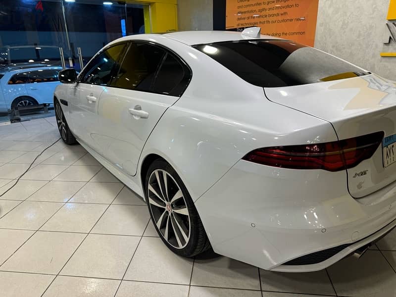 Jaguar XE 2020 1