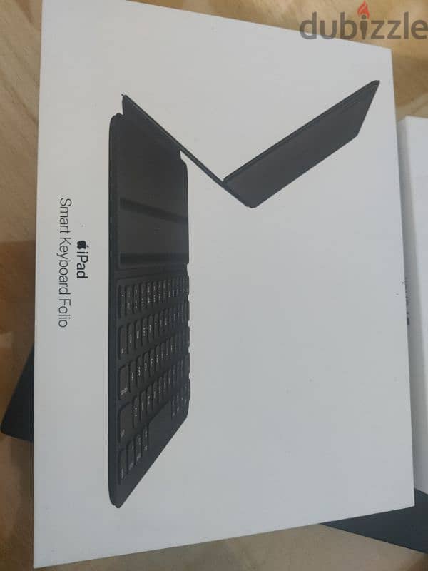 Apple iPad Pro 11' (2nd generation) with smart keyboard, apple pencil 6