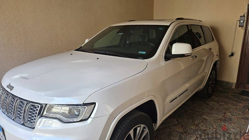 Jeep Grand Cherokee 2017 over land 1