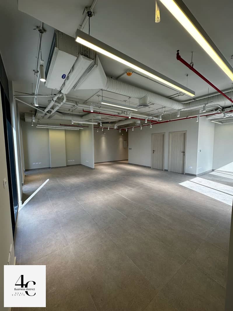 Office 135m for rent fully super lux finished ready to move in hyde park 5th settlement direct view teseen street 0