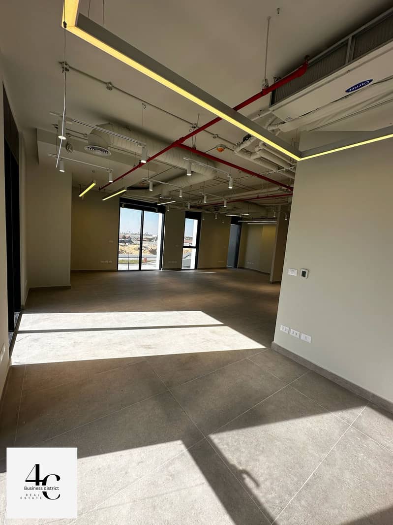 Office 135m for rent fully super lux finished ready to move in hyde park 5th settlement direct view teseen street 5