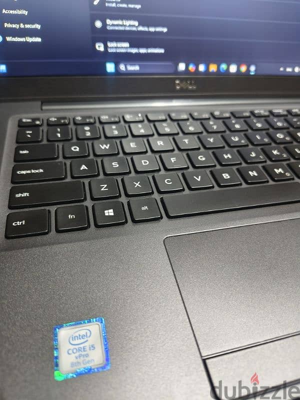 laptop Dell latitude 7300. Core i5 Gen 8. ram8. ssd 256.13. 3inch. slim 1