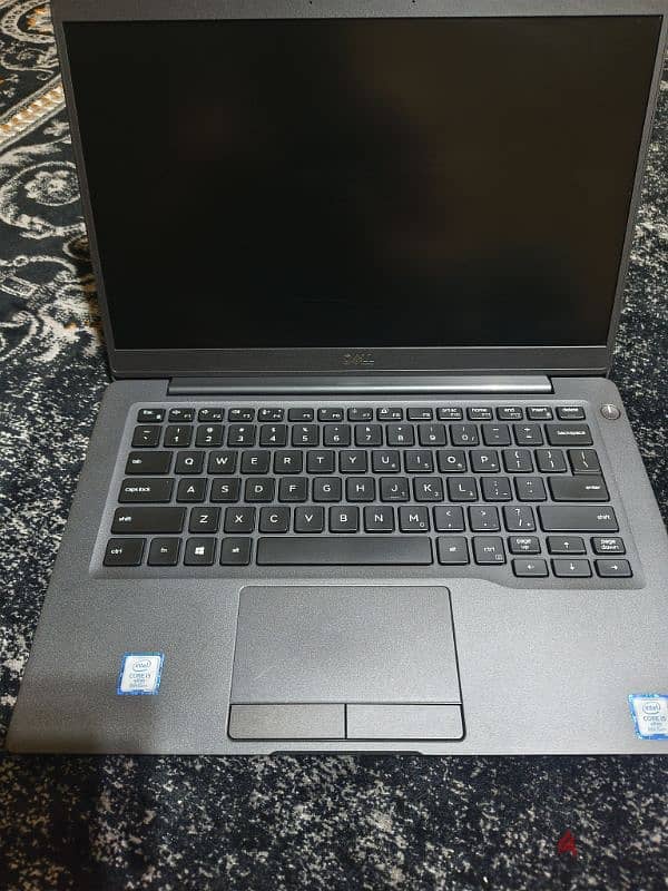 laptop Dell latitude 7300. Core i5 Gen 8. ram8. ssd 256.13. 3inch. slim 14