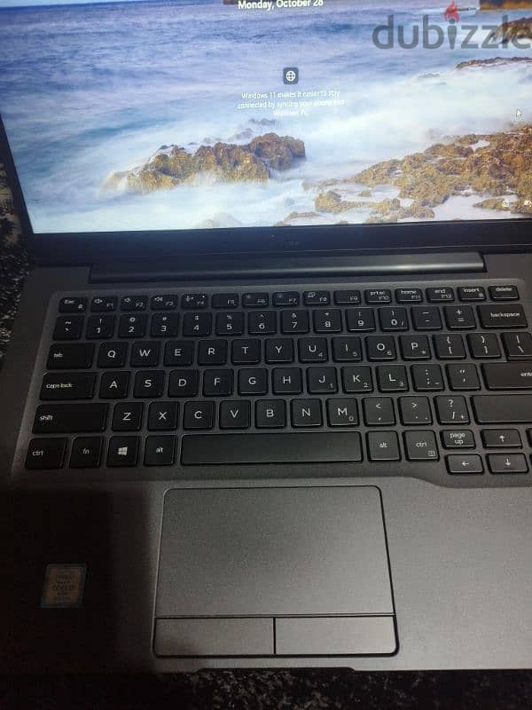 laptop Dell latitude 7300. Core i5 Gen 8. ram8. ssd 256.13. 3inch. slim 16