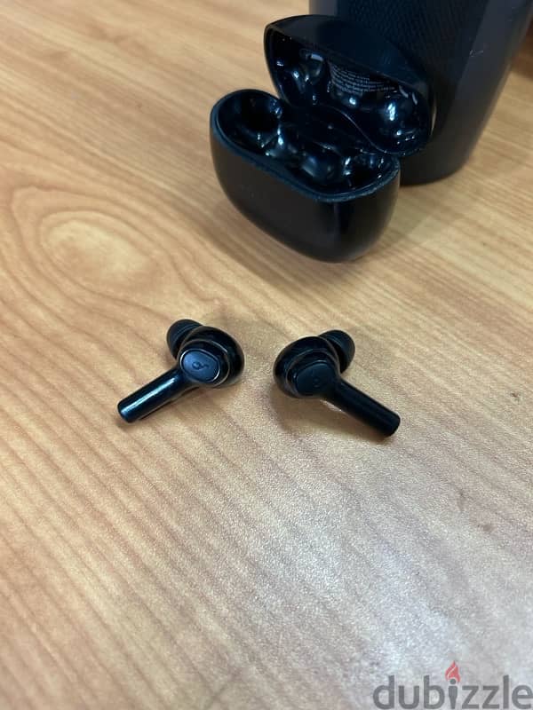 Soundcore R100 wireless earbuds 1