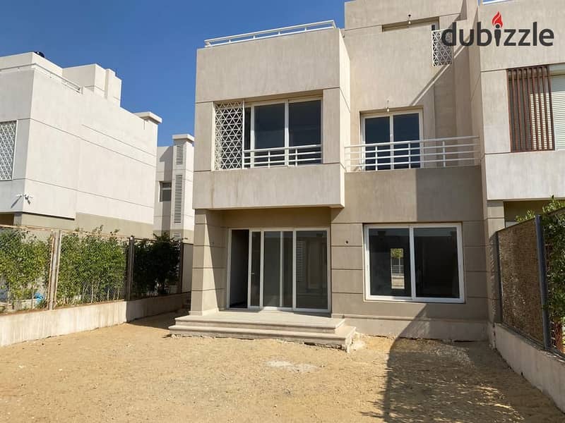 For quick sale, townhouse resale in Sheikh Zayed, in Atrio, finished, with a distinctive view, in front of Al-Ahly Club. 2