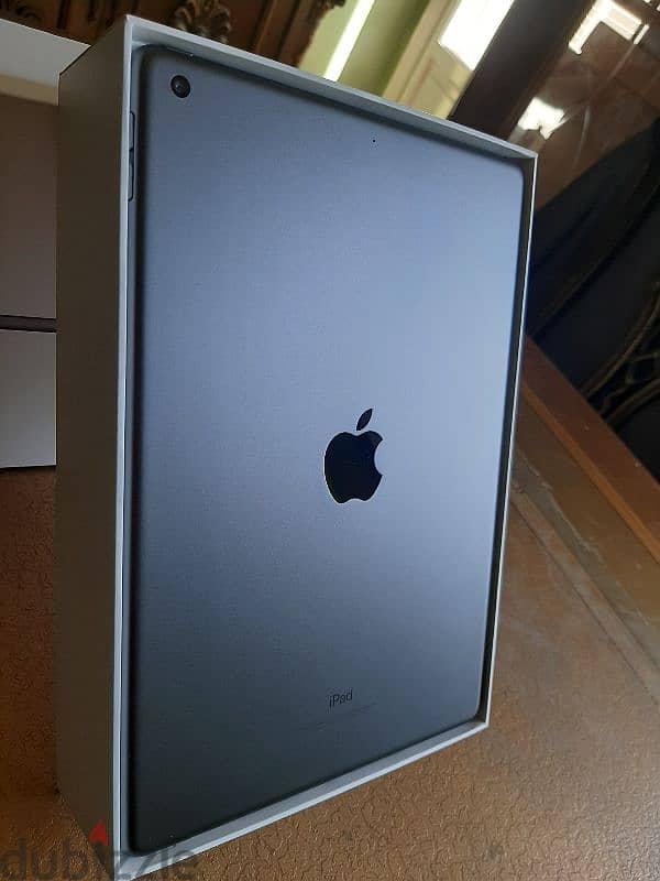 ipad 7 like New 5