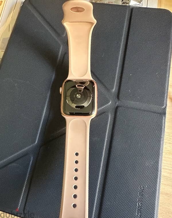 Apple Watch Series 4 - 44mm 7