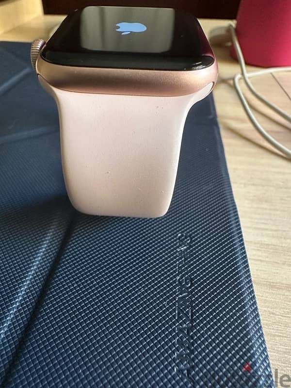 Apple Watch Series 4 - 44mm 9