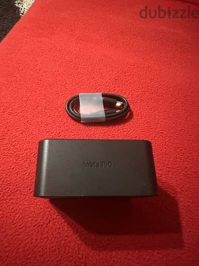 Insta360 X4 battery and fast charger