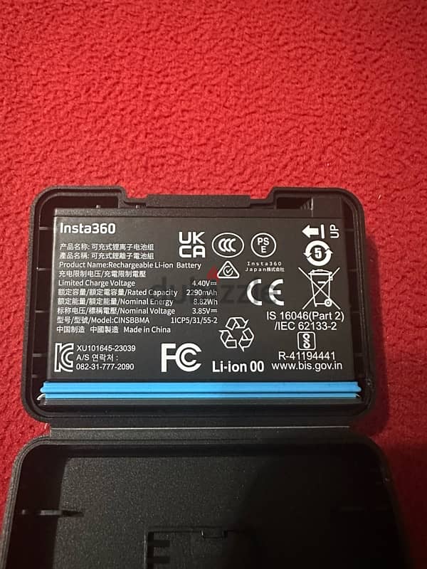 Insta360 X4 batteries and fast charger 3