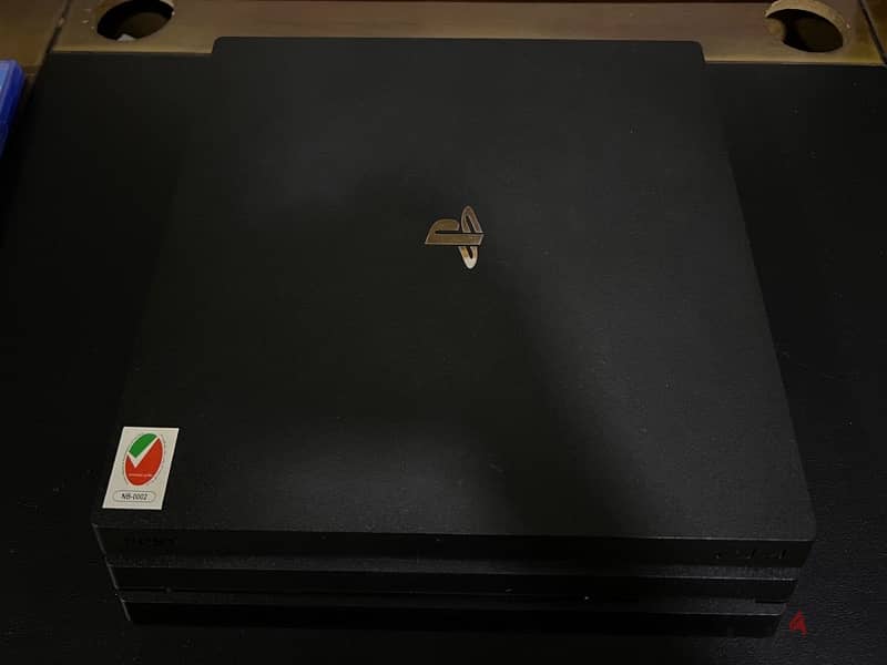 Ps4 Pro 1TB + 2 controller UAE version 2