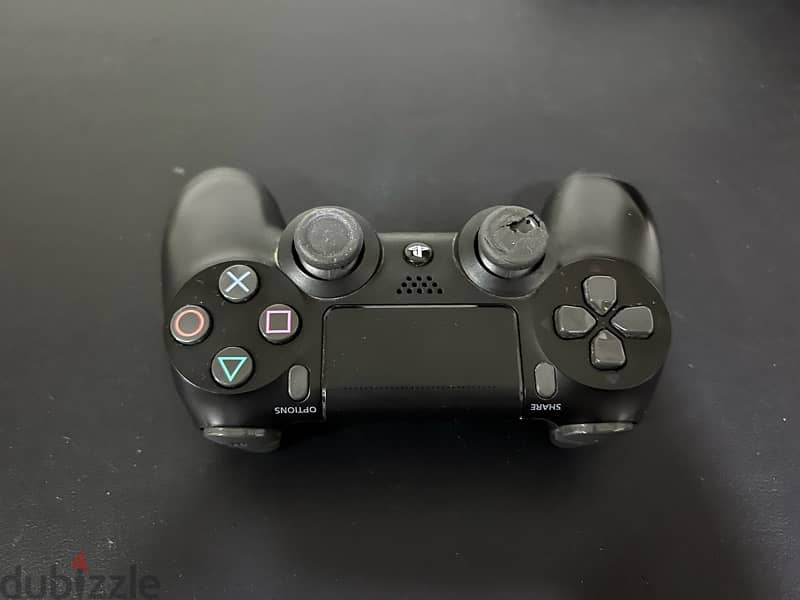 Ps4 Pro 1TB + 2 controller UAE version 6