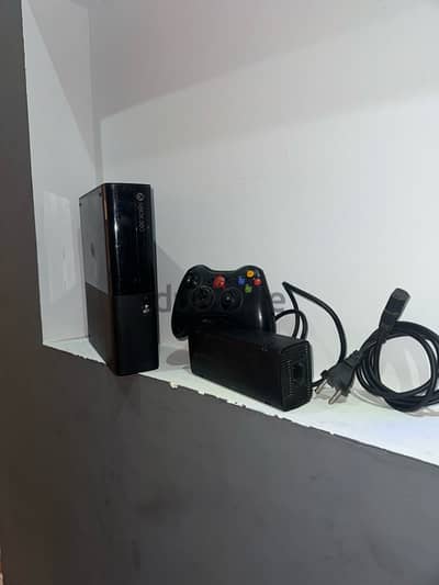 Xbox 360 حالته ممتازه بسعر لقطه