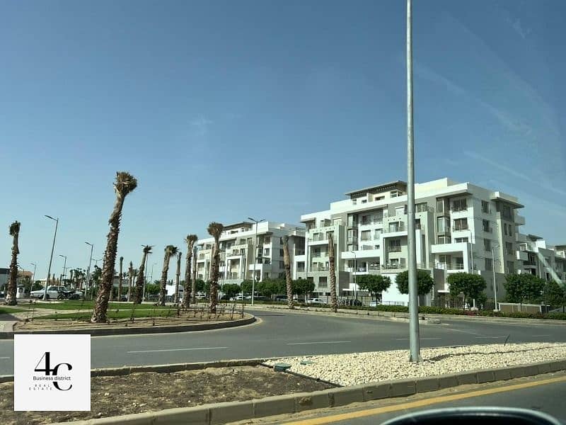 Apartment 216m for sale 3 bedrooms in view landscape with installments in the most special phase HPR in Hyde Park Fifth Settlement 4