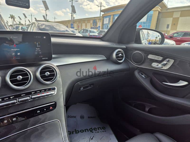 Mercedes-Benz GLC 300 2022,16000 km ,brand new 12