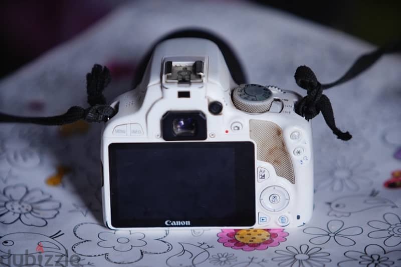 canon 100d معاها ٢ بطاريه 3