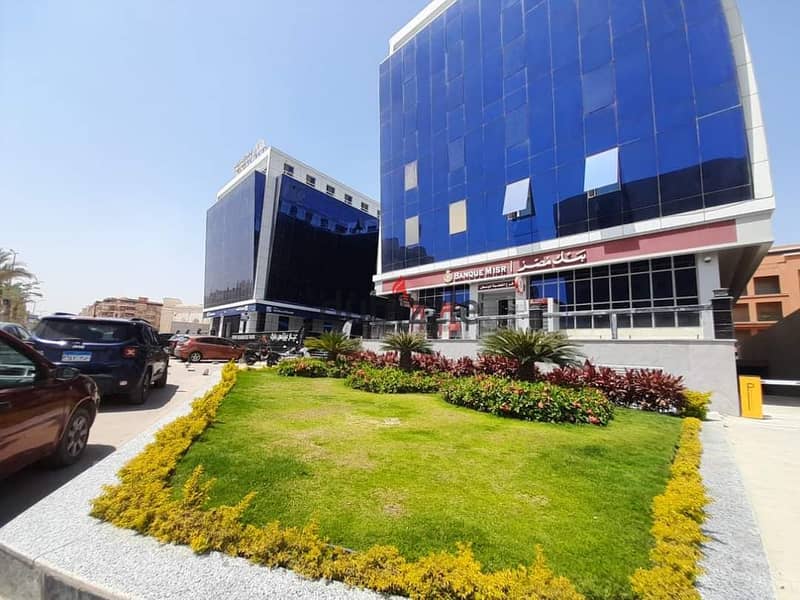 Medical center for rent, 113 meters, finished, view on the front of a mall in Mokattam 2