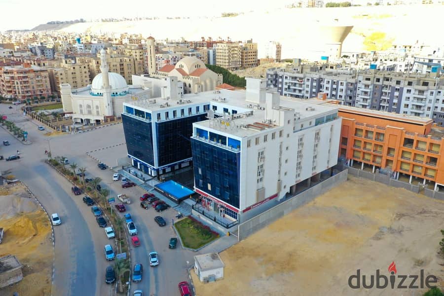 Medical center for rent, 113 meters, finished, view on the front of a mall in Mokattam 5