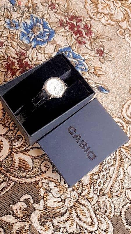 ساعه حريمى ماركة casio 4