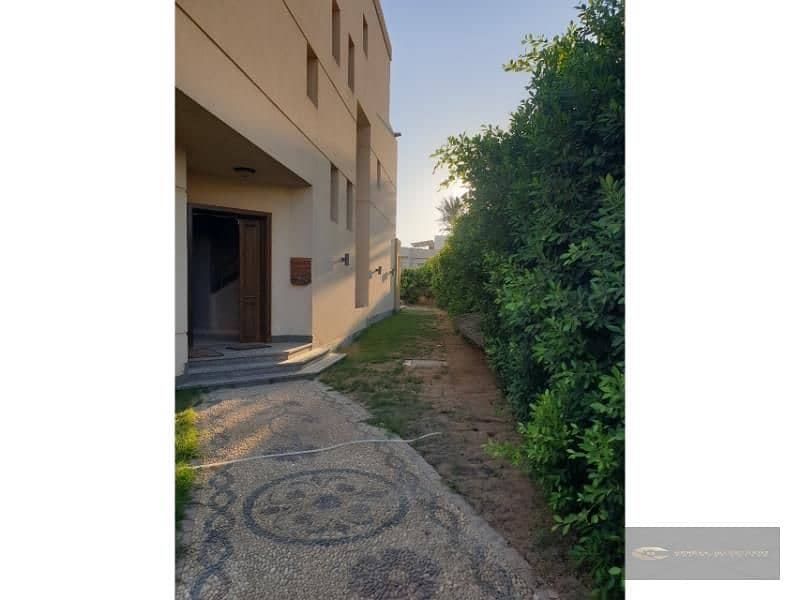 For Sale: Stand Alone Villa in Grand Heights, Sheikh Zayed" Property Features:**  - Land Area: 570 m²    - Built Area: 350 m²    - Garden: 300 m² 4