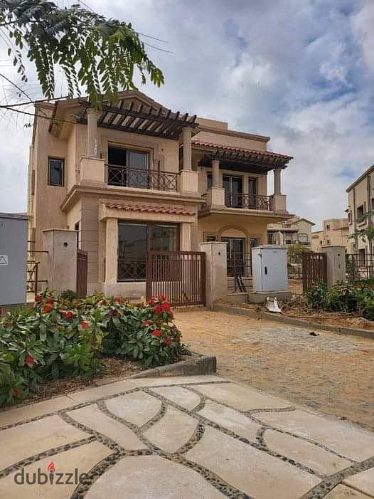 Standalone villa A3, old contract, palace features, for sale on installment in Madinaty, next to a large garden, steps from the service area 1