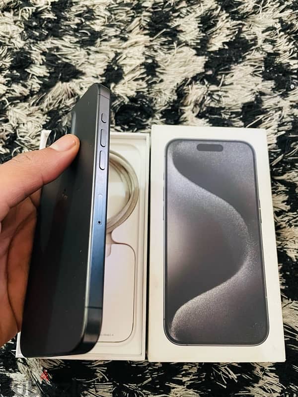 iPhone 15 pro زيروو 4