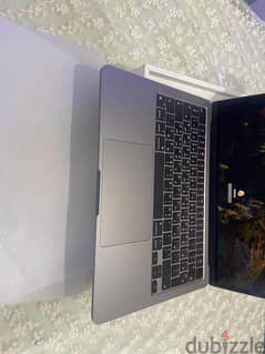 Macbook Air M2 كالجديد تمامًا 0