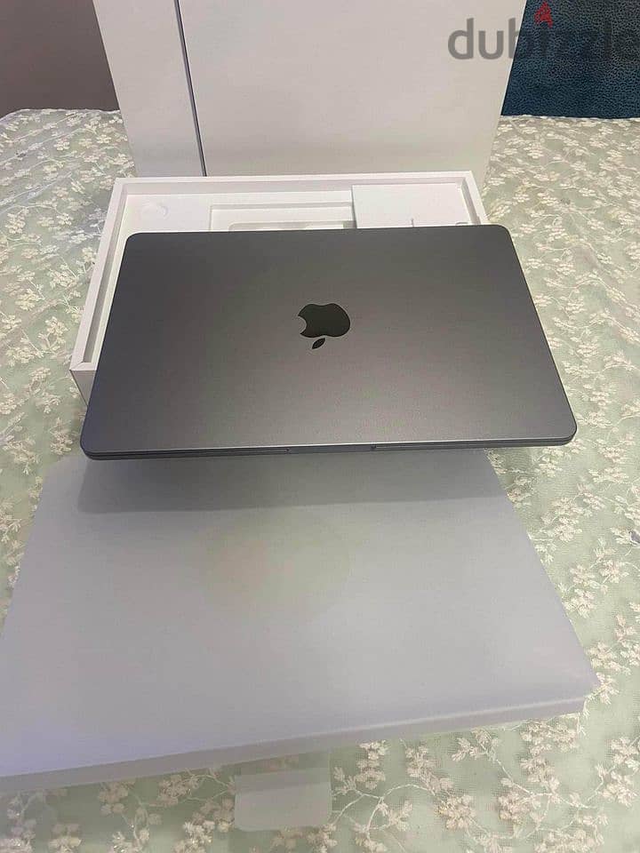 Macbook Air M2 كالجديد تمامًا 3