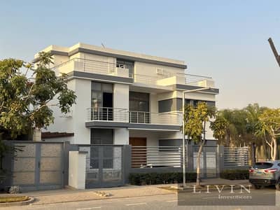 Garden duplex villa for sale, large area, 4 rooms + 175 m garden, landscape view, in installments over the longest payment period, Taj City new cairo