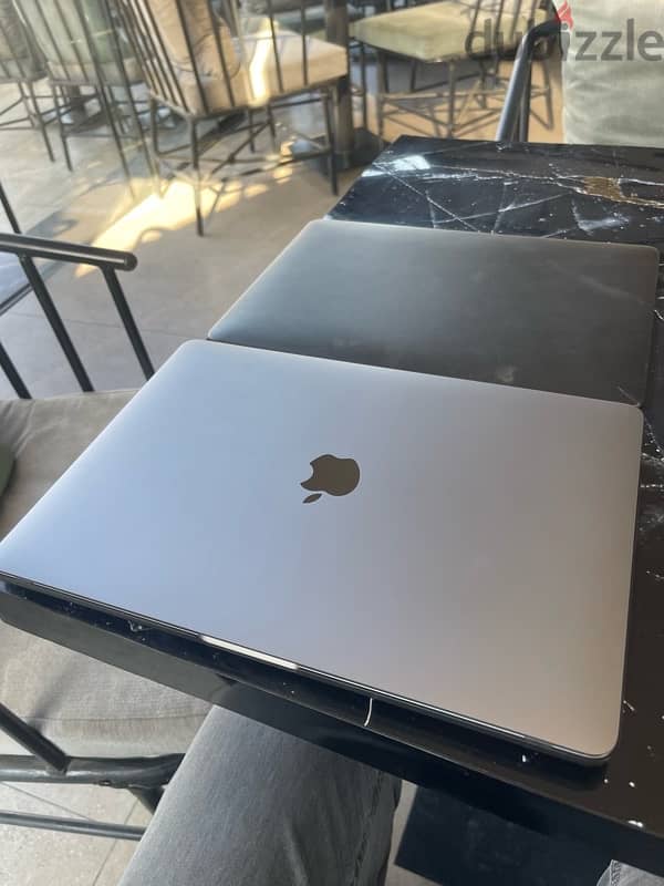 MacBook pro M2 like new 2