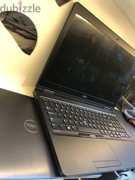 Dell 5580 i5 جيل سادس vpro  ram8G 256SSD 15.6 FHD ips 1