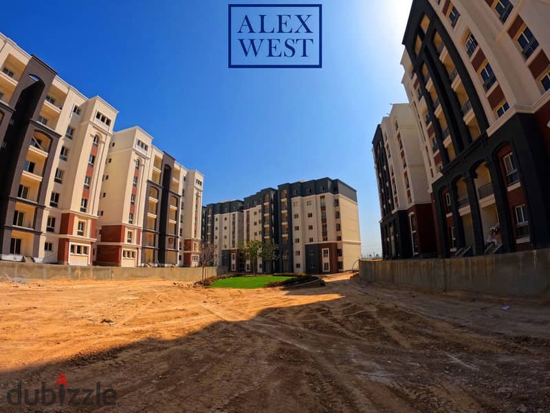 Distinctive 154 sqm apartment for sale in a fully-serviced compound (Alex West) 5