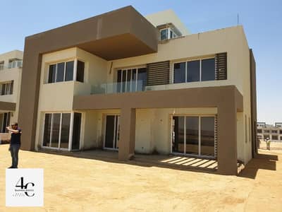 Modern standalone villa 250m with a land area of 380m view Pocket Landscape and Park 141 acres at the lowest price in Hyde Park Fifth Settlement