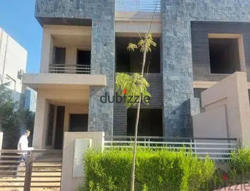 Twin house available at a great price with installment options in Alkarma Vaha, located in the prime area of Sheikh Zayed. 4