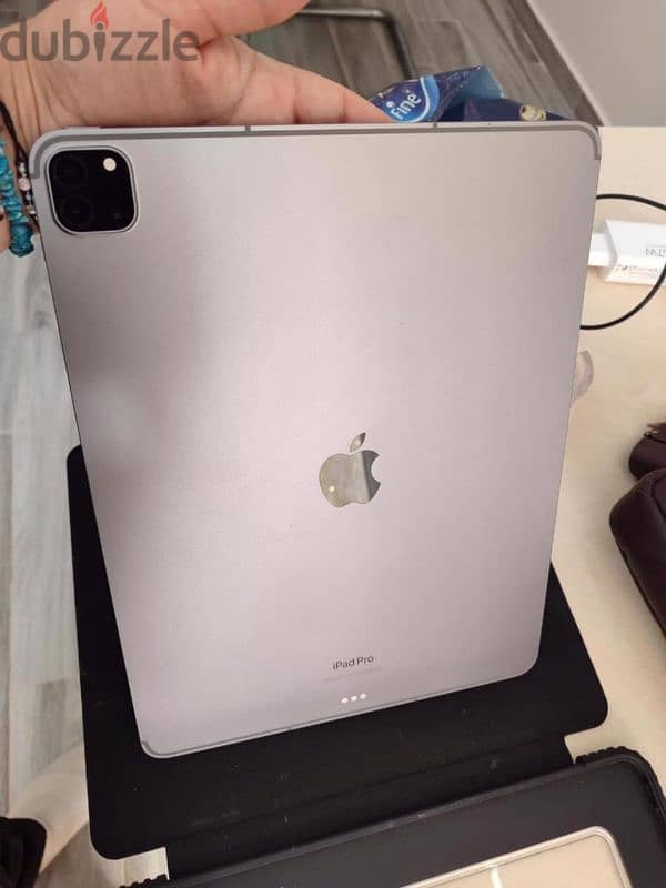 Ipad pro 12.9- inch (6th generation) Wifi+ Cellular 256G 1