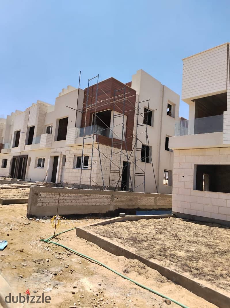 Own a townhouse at a special price and an area of ​​176 sqm in Azzar 2 Compound - Ready Group 8